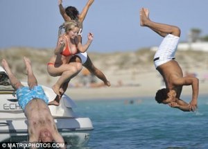 article-0-0208F50F00000578-894_468x336